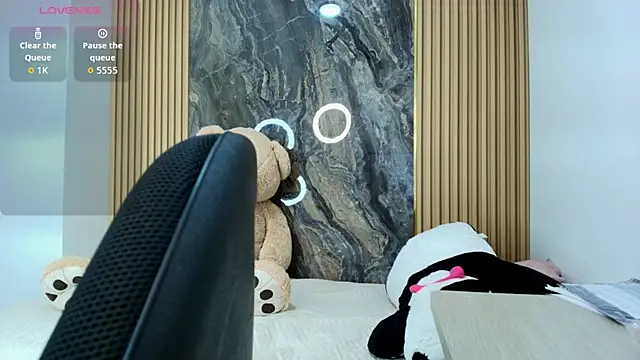 Snapshot of scarlett_lumi chatting on 02/19/26, 10:22 scarlett lumi online show from 02/19/26, 10:22