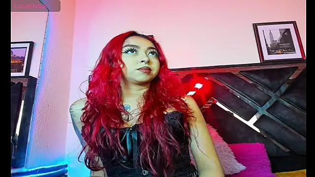 Snapshot of poyson_ivy chatting on 02/18/26, 09:44 poyson ivy online show from 02/18/26, 09:44