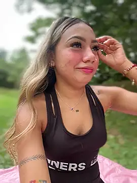 Snapshot of Dulce_Sofi_ chatting on 02/24/26, 03:10 Dulce Sofi online show from 02/24/26, 03:10