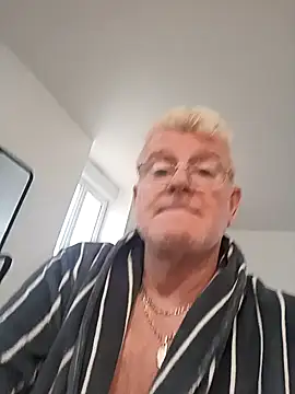 olivbisoumis online show from 02/18/26, 08:10