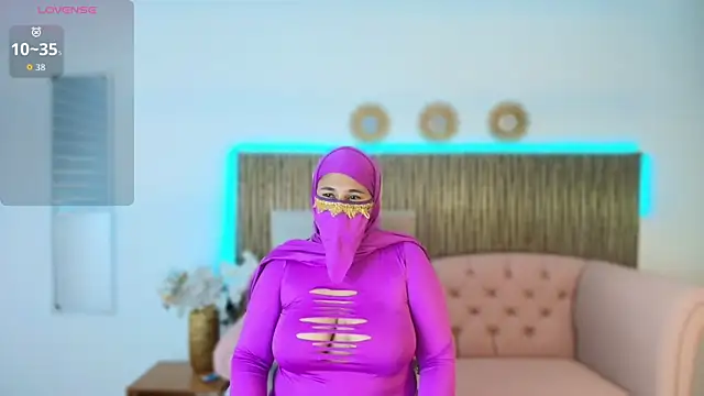 Snapshot of Nadia_Privee chatting on 02/24/26, 07:12 Nadia Privee online show from 02/24/26, 07:12