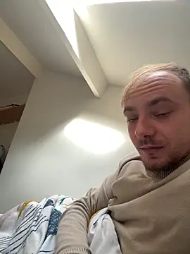 Snapshot of Crevette311 chatting on 11/21/25, 12:48 Crevette311 online show from 11/21/25, 12:48