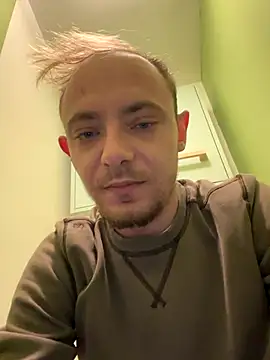 Snapshot of Crevette311 chatting on 11/23/25, 08:58 Crevette311 online show from 11/23/25, 08:58