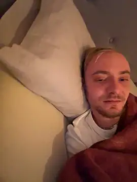 Snapshot of Crevette311 chatting on 11/23/25, 11:04 Crevette311 online show from 11/23/25, 11:04