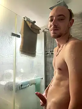 Snapshot of Crevette311 chatting on 11/24/25, 11:10 Crevette311 online show from 11/24/25, 11:10