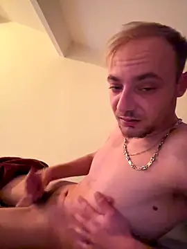 Snapshot of Crevette311 chatting on 11/24/25, 11:15 Crevette311 online show from 11/24/25, 11:15