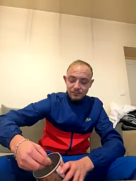 Snapshot of Crevette311 chatting on 11/27/25, 10:39 Crevette311 online show from 11/27/25, 10:39