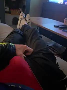 Snapshot of Crevette311 chatting on 11/29/25, 11:30 Crevette311 online show from 11/29/25, 11:30