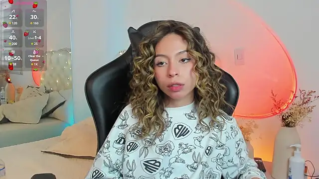 Snapshot of LuuluBerry chatting on 02/24/26, 07:56 LuuluBerry online show from 02/24/26, 07:56