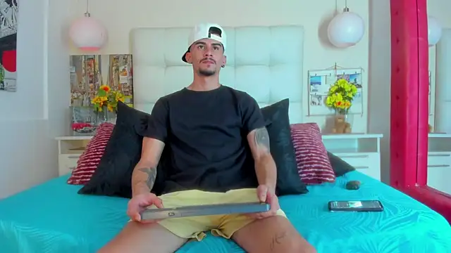 SharonTygaX online show from 04/08/26, 11:16