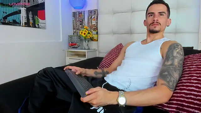 SharonTygaX online show from 04/18/26, 03:54