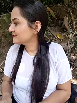 yissela92 online show from 02/20/26, 06:19