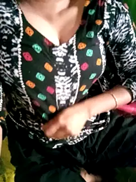 BreezySexyGirl69 online show from 04/01/26, 08:48