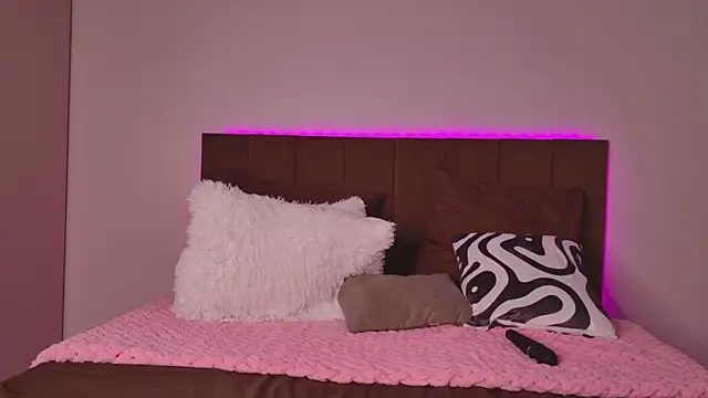 Snapshot of Born_to_Blow_ chatting on 03/03/26, 03:23 Born to Blow online show from 03/03/26, 03:23