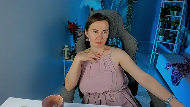 Snapshot of Golden_Dragon chatting on 06/18/26, 09:14 Golden Dragon online show from 06/18/26, 09:14