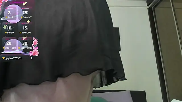 GoldenLunaa online show from 04/25/26, 04:37