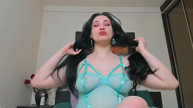 GoldenLunaa online show from 05/17/26, 07:17