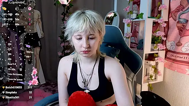 Snapshot of May_leaf chatting on 02/20/26, 06:26 May leaf online show from 02/20/26, 06:26