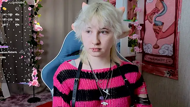 Snapshot of May_leaf chatting on 02/26/26, 12:53 May leaf online show from 02/26/26, 12:53