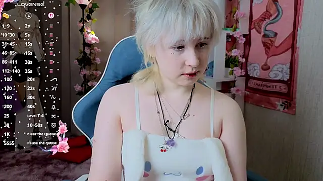 Snapshot of May_leaf chatting on 03/01/26, 05:42 May leaf online show from 03/01/26, 05:42