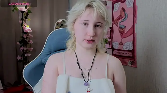 Snapshot of May_leaf chatting on 03/04/26, 01:44 May leaf online show from 03/04/26, 01:44