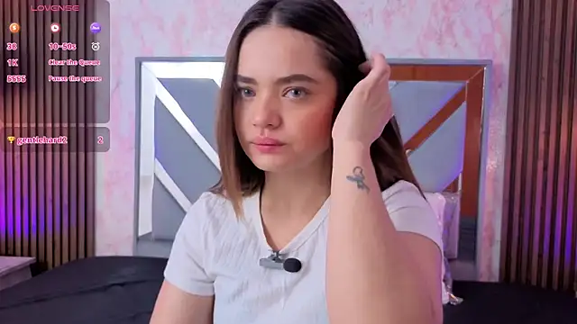 LittleeSara18 online show from 03/23/26, 11:14