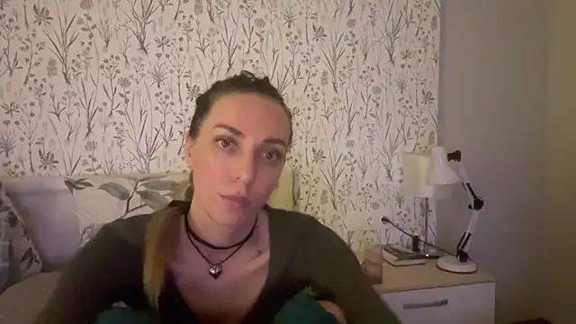 Snapshot of SarahStevens chatting on 04/05/26, 03:53 SarahStevens online show from 04/05/26, 03:53