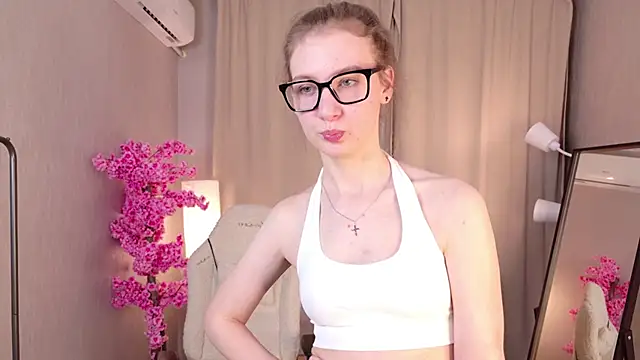 PinkClou9 online show from 04/10/26, 10:25