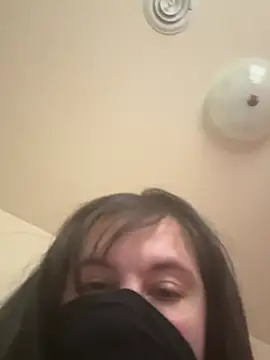 Snapshot of h_oney4411 chatting on 02/18/26, 03:41 h oney4411 online show from 02/18/26, 03:41