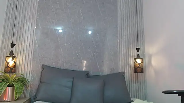 Snapshot of Milf_Luciana chatting on 02/23/26, 11:07 Milf Luciana online show from 02/23/26, 11:07