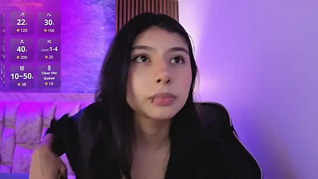 chloe bluee  online show from 04/17/26, 11:02