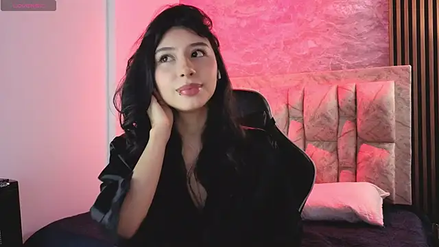 chloe bluee  online show from 04/24/26, 11:23