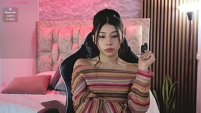 chloe bluee  online show from 05/11/26, 11:05