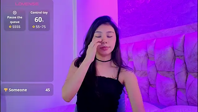 chloe bluee  online show from 07/07/26, 11:14