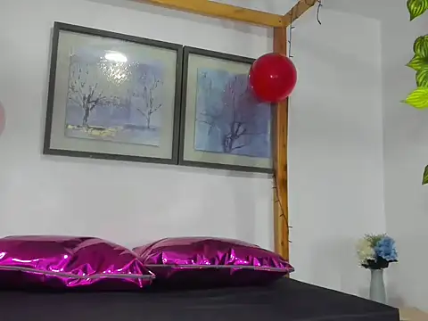 Snapshot of Xamira_hot chatting on 02/20/26, 03:47 Xamira hot online show from 02/20/26, 03:47