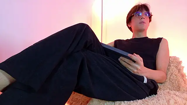 lui x dust online show from 03/24/26, 04:06