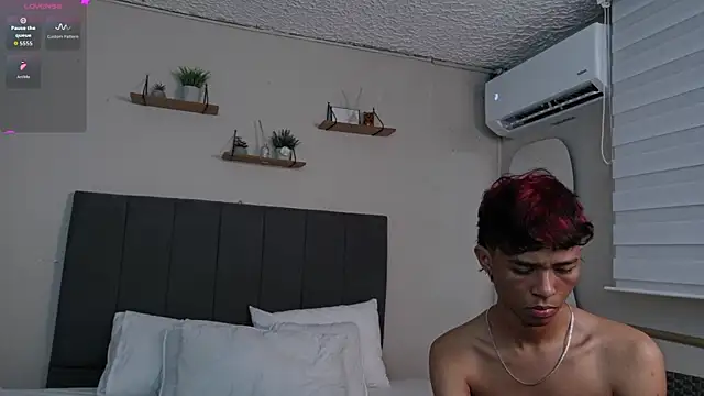 Snapshot of Little_Twink19x chatting on 02/21/26, 06:53 Little Twink19x online show from 02/21/26, 06:53