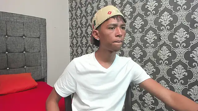 Snapshot of Little_Twink19x chatting on 02/24/26, 07:23 Little Twink19x online show from 02/24/26, 07:23