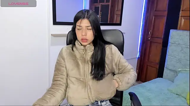 Snapshot of Aysha_winxs chatting on 02/28/26, 03:18 Aysha winxs online show from 02/28/26, 03:18