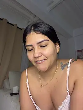 Snapshot of EmiliaVincenzo chatting on 03/19/26, 10:30 EmiliaVincenzo online show from 03/19/26, 10:30