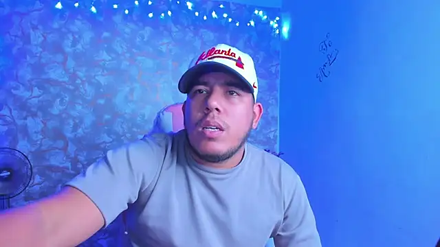 Snapshot of edgarsexxx chatting on 02/25/26, 04:44 edgarsexxx online show from 02/25/26, 04:44