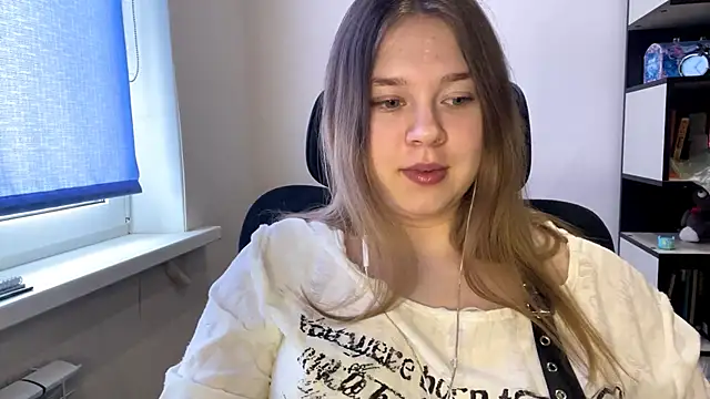 TomikoPfau online show from 03/25/26, 07:47