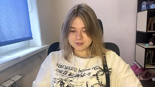 TomikoPfau online show from 04/06/26, 07:53