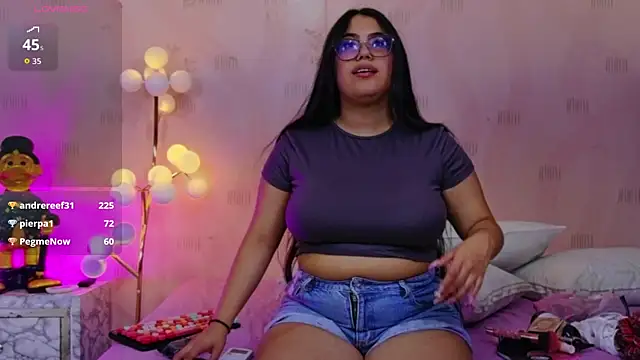 curvybuffgirllll online show from 07/06/26, 07:49