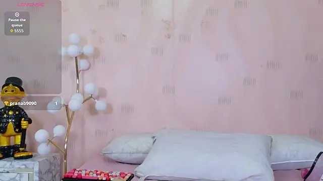 curvybuffgirllll online show from 07/10/26, 07:38