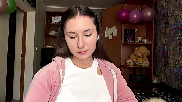 Snapshot of poly_princess chatting on 02/24/26, 06:11 poly princess online show from 02/24/26, 06:11