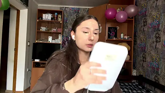 Snapshot of poly_princess chatting on 02/26/26, 10:14 poly princess online show from 02/26/26, 10:14