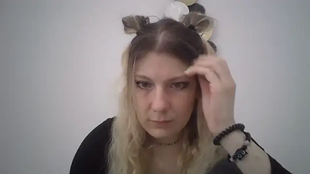 Foxy Bright online show from 03/05/26, 12:45