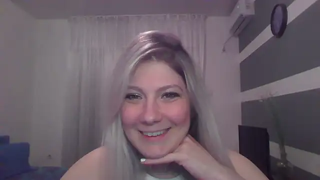 Foxy Bright online show from 03/17/26, 07:06