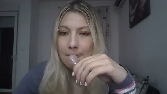 Foxy Bright online show from 03/19/26, 07:29